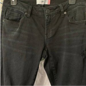 NWT Cabi Slim Boyfriend Distressed Skinny Jeans